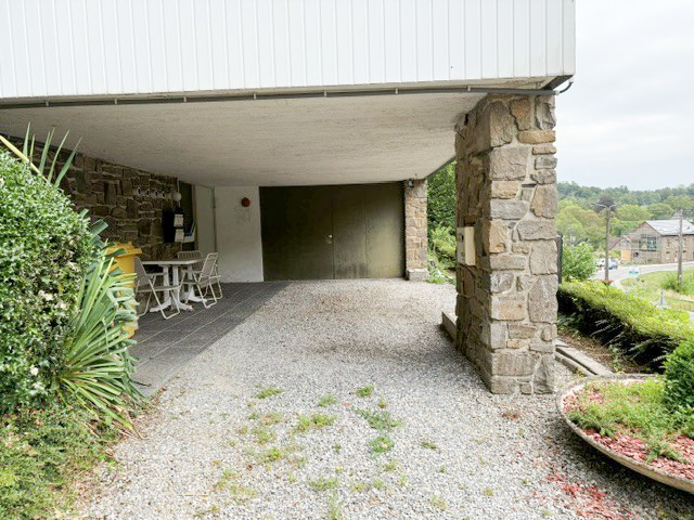 car-port